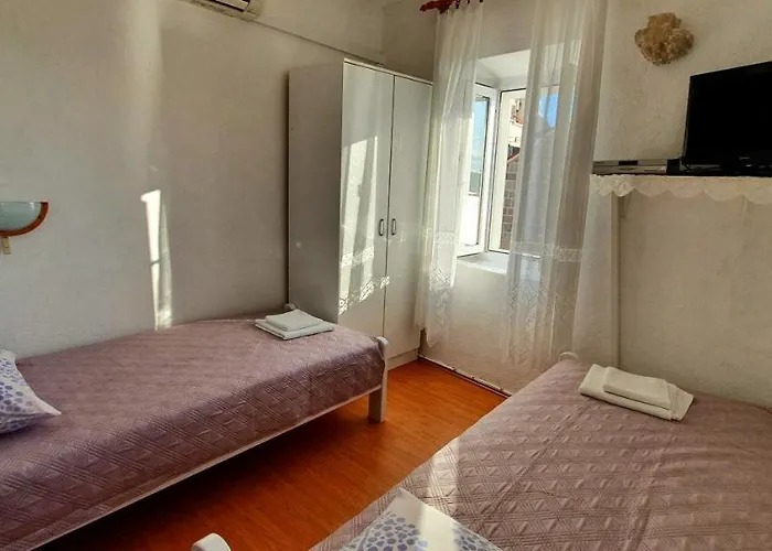 - 3 A Beautiful With A Sea View Apartment